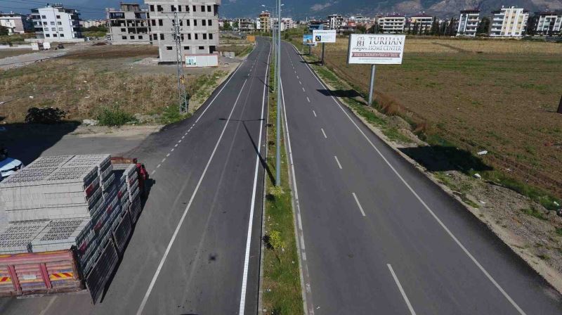 KARAAĞAÇ UĞUR MUMCU CADDESİ’NDE AÇILAN YENİ YOLUN ASFALT ÇALIŞMASI TAMAMLANDI