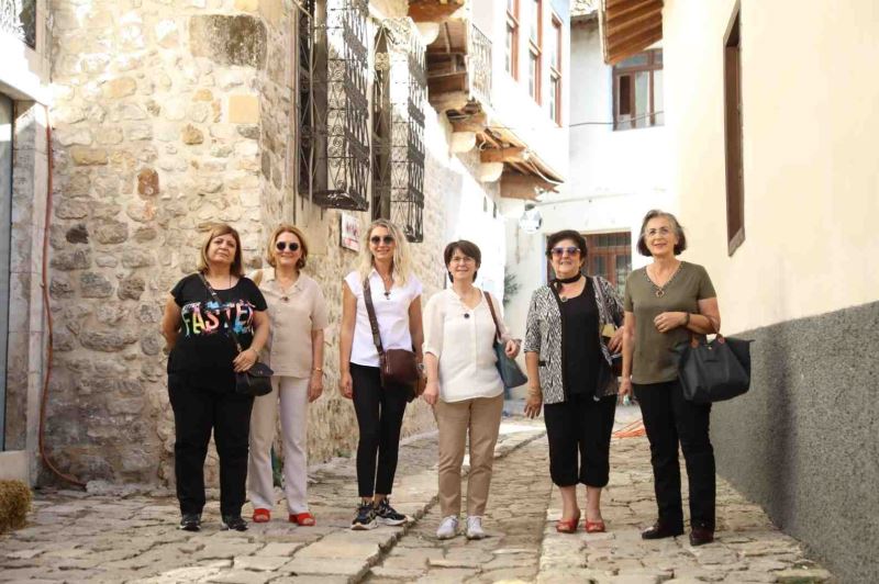 CHP’Lİ BÜYÜKŞEHİR BELEDİYE BAŞKANLARININ EŞLERİ HATAY’I KEŞFETTİ