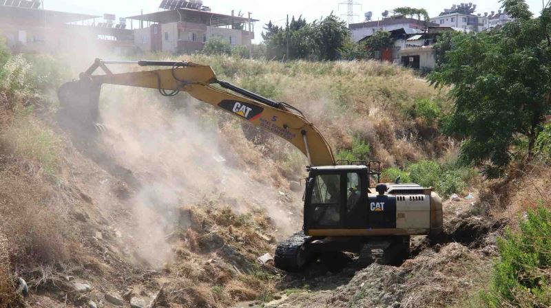 AKASYA MAHALLESİ’NDEKİ DERE HBB TARAFINDAN TEMİZLENİYOR