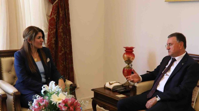 KKTC MERSİN BAŞKONSOLOSU ZALİHE MENDELİ BAŞKAN SAVAŞ’I ZİYARET ETTİ
