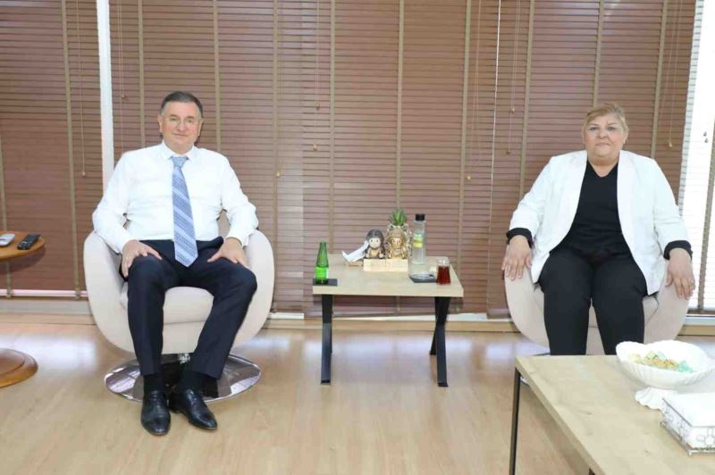 CEYHAN BELEDİYE BAŞKANI HÜLYA ERDEM BAŞKAN SAVAŞ’I ZİYARET ETTİ