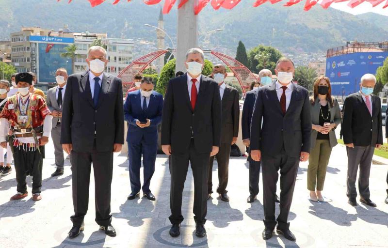 HBB BAŞKANI SAVAŞ 19 MAYIS İÇİN DÜZENLENEN TÖRENE KATILDI