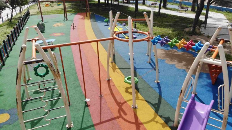 HBB SPOR VE ÇOCUK OYUN ALANLARININ ZEMİNİ YENİLİYOR