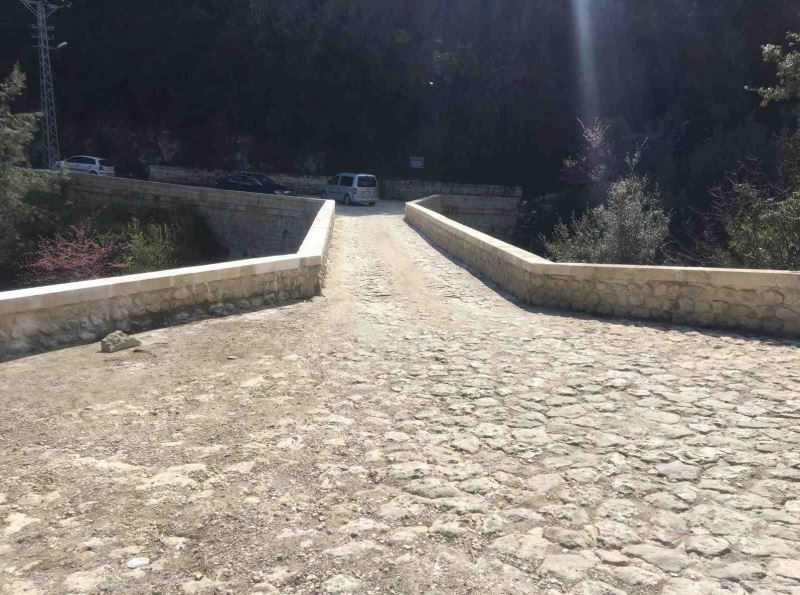 TARİHİ BATIAYAZ KÖPRÜSÜ’NDEKİ ÇALIŞMALAR TAMAMLANDI