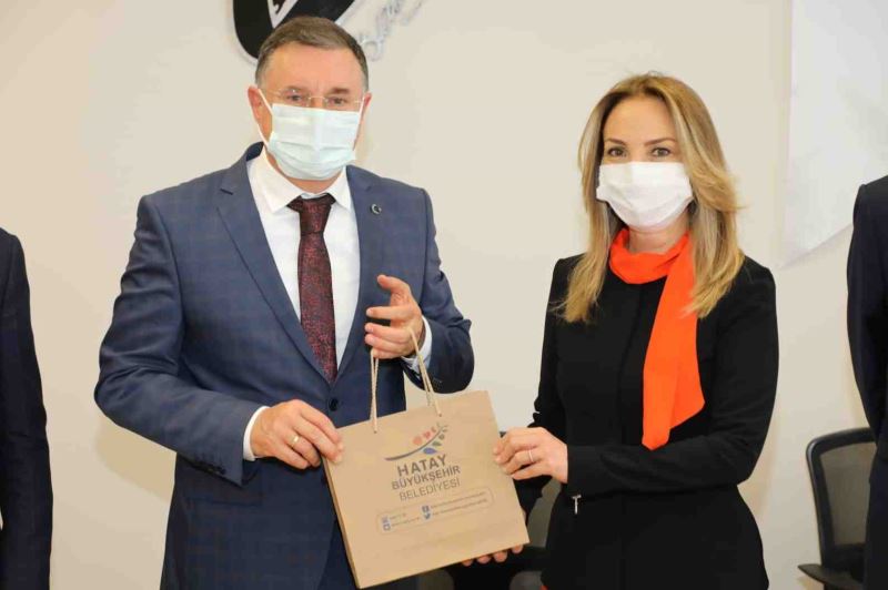 CHP KADIN KOLLARI GENEL BAŞKANI AYLİN NAZLIAKA LÜTFÜ SAVAŞ’I ZİYARET ETTİ