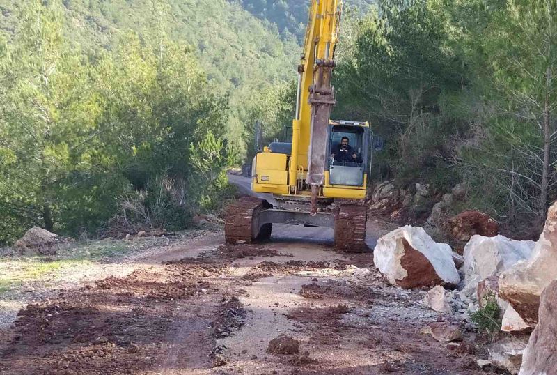 HBB YOL GENİŞLETME ÇALIŞMALARIYLA ULAŞIMI RAHATLATIYOR