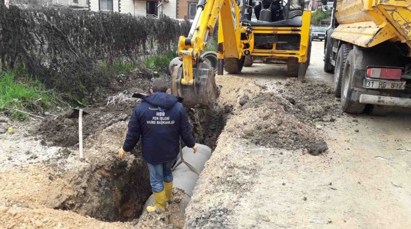 BİRİKEN YAĞMUR SULARI SORUN OLMAKTAN ÇIKIYOR