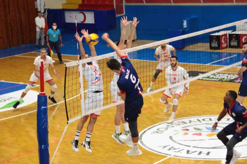 HATAY BÜYÜKŞEHİR BELEDİYESPOR’UN ZİRVE İNADI SÜRÜYOR