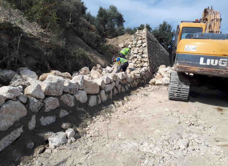 BÜYÜKŞEHİR TEHLİKE ARZ EDEN DURUMLARI ORTADAN KALDIRIYOR