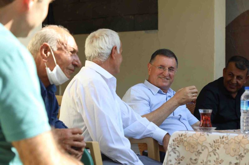 ZEYTİN DİYARI ALTINÖZÜ’NDE BAŞKAN SAVAŞ’A SICAK KARŞILAMA