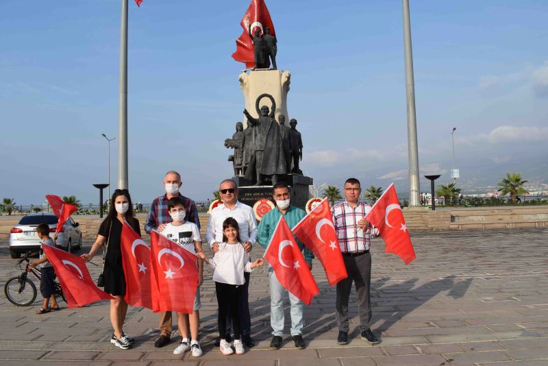ŞANLI BAYRAĞIMIZ GURURLA DALGALANACAK