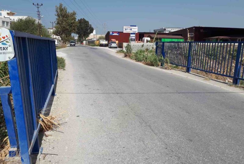 BÜYÜKŞEHİR KORKULUK ÇALIŞMALARINA DEVAM EDİYOR