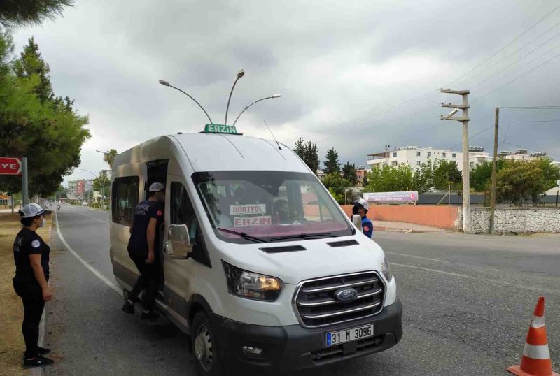 BÜYÜKŞEHİR’İN TOPLU TAŞIMA ARAÇLARINDAKİ DEZENFEKTE ÇALIŞMALARI DEVAM EDİYOR
