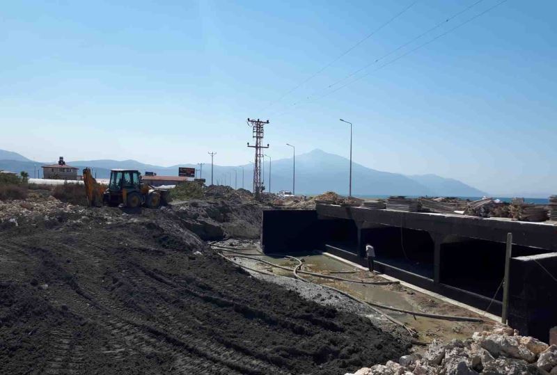 KÖPRÜDE ÇALIŞMALAR DEVAM EDİYOR