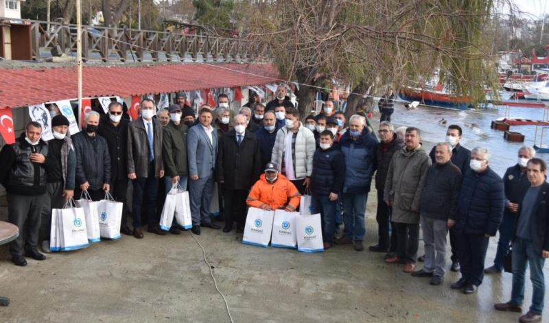 KÜÇÜK ÖLÇEKLİ BALIKÇILARA MALZEME DESTEĞİ VERİLDİ