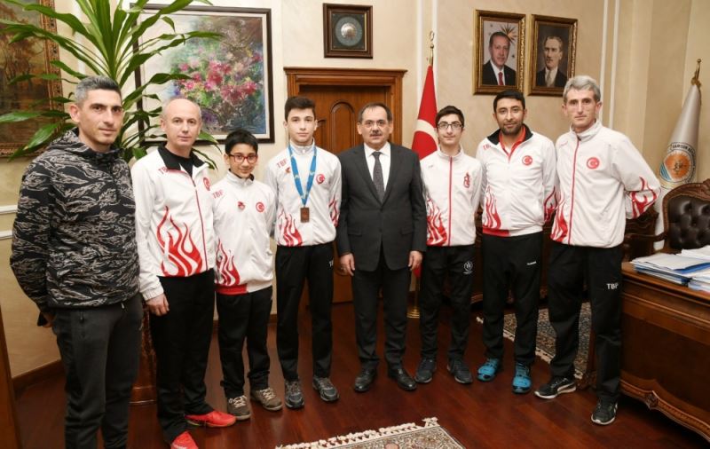 BAŞKAN DEMİR, BADMİNTON AVRUPA 3’ÜNCÜSÜNÜ AĞIRLADI