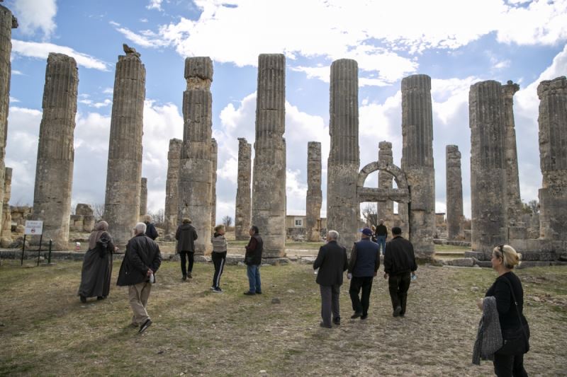 Emekliler, Büyükşehir’in Organizasyonuyla Uzuncaburç’u Gezdi