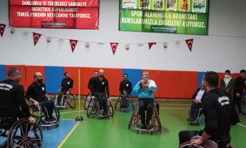Başkan Beyazgül Engellilerle Basketbol Ve Goalball Oynadı
