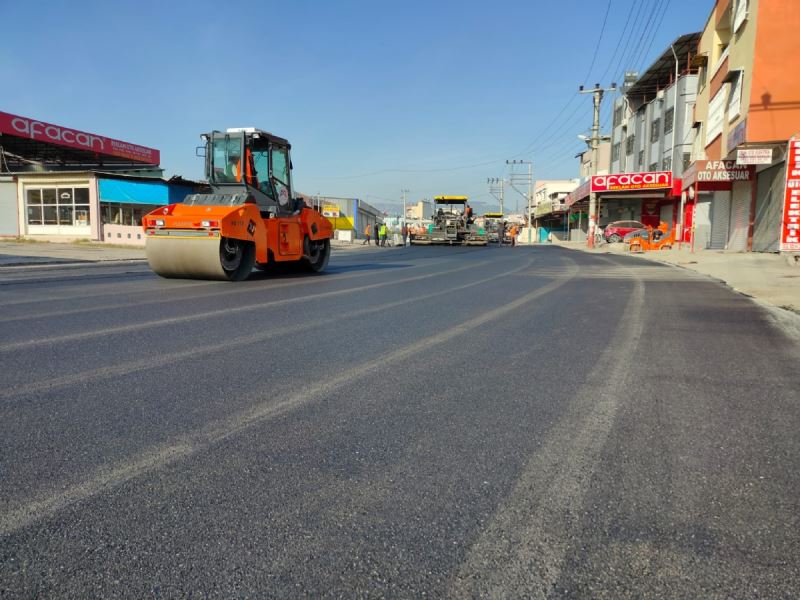 Mersin Büyükşehir, Akdeniz İlçesi Mersinli Ahmet Bulvarı’nı Yeniledi