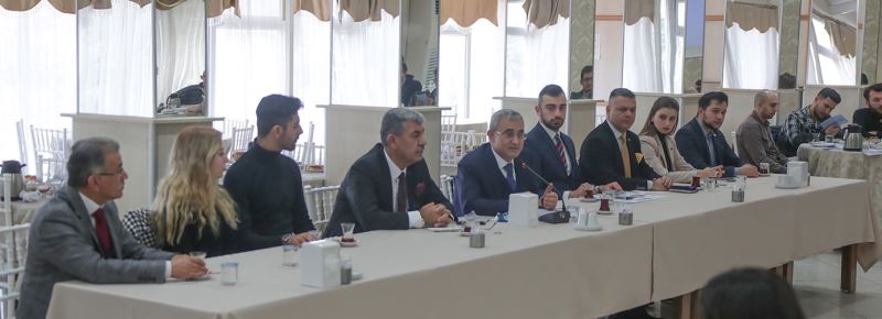 BAŞKAN IŞIK ÜNİVERSİTE ÖĞRENCİLERİNİN SESİNİ DİNLEDİ