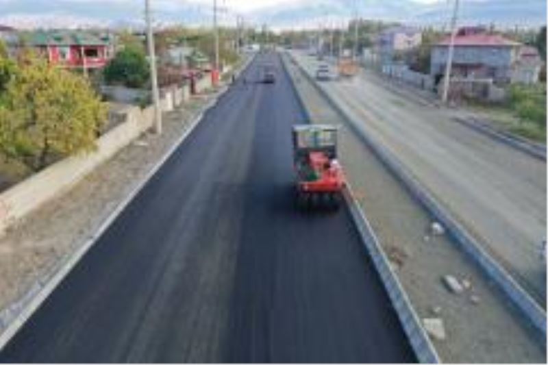 İskender Iğdır Caddesi sıcak asfalt serimine başladık