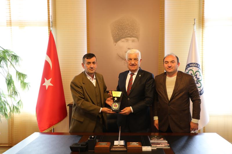 Seydikemer Muhtarlar Dernek Başkanından Gürün’e Teşekkür Plaketi