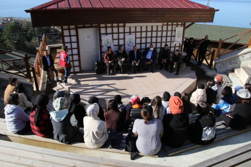 BELEDİYE BAŞKANIMIZ RAHMİ METİN GENÇLERLE KAMPTA BULUŞARAK SOHBET ETTİ…