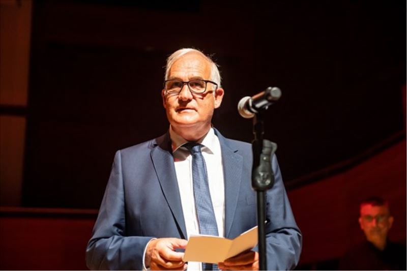 “İzmir, dünya kenti kimliğine kültür sanat alanında da ulaşacak”