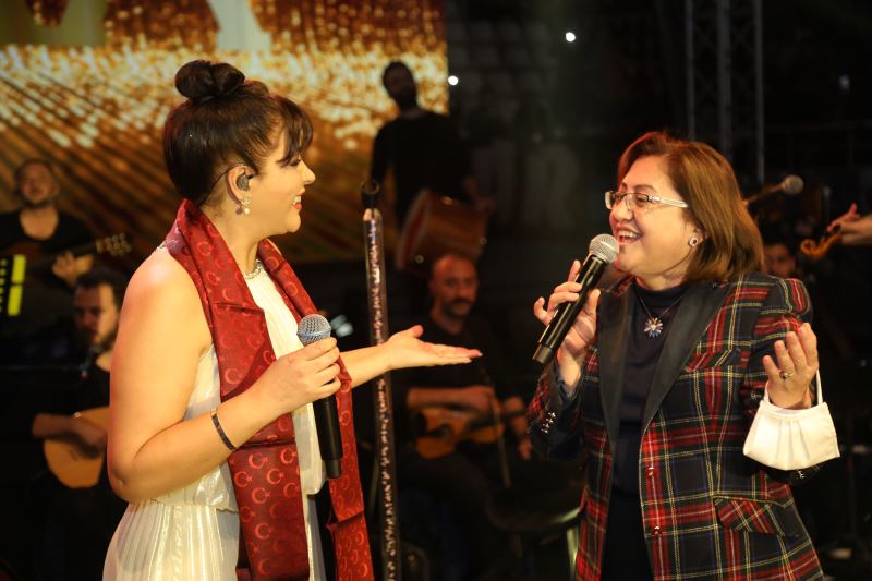 OĞUZHAN KOÇ VE ZARA KONSERLERİ İLE GAZİ ŞEHİR COŞTU!