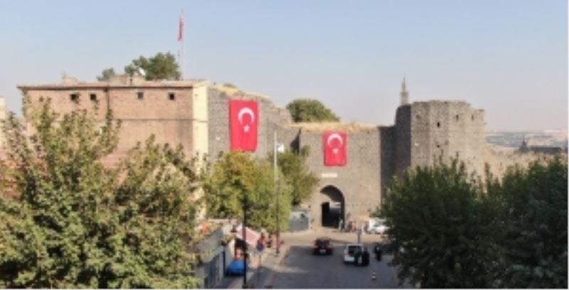 Saraykapı restorasyon çalışmaları nedeniyle araç ve yaya girişine kapatıldı