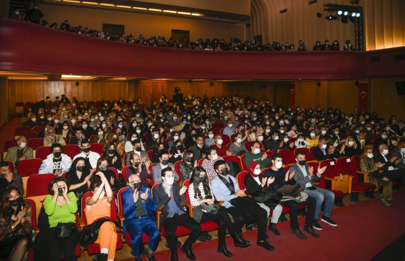 Başkan Zeydan Karalar, “Adanalılar tiyatroya ve sanatın bir çok dalına tutkundur.”