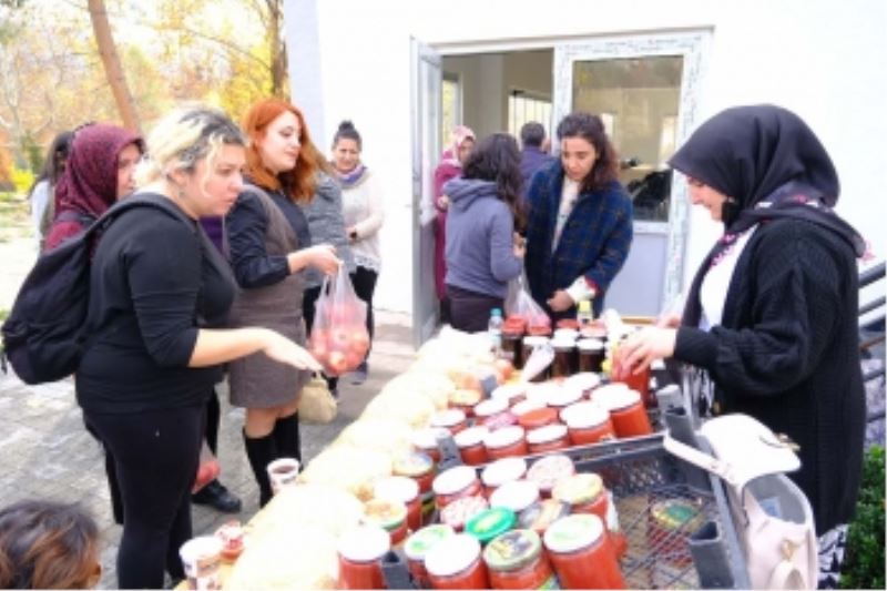 ESKİŞEHİRLİ KADINLARDAN MİHALGAZİ’DEKİ ÜRETİCİ KADINLARA DESTEK