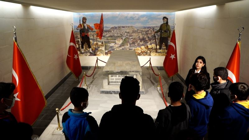 BÜYÜKŞEHİR, “SAVUNMANIN AYAK İZLERİ” GEZİLERİNİ BAŞLATTI