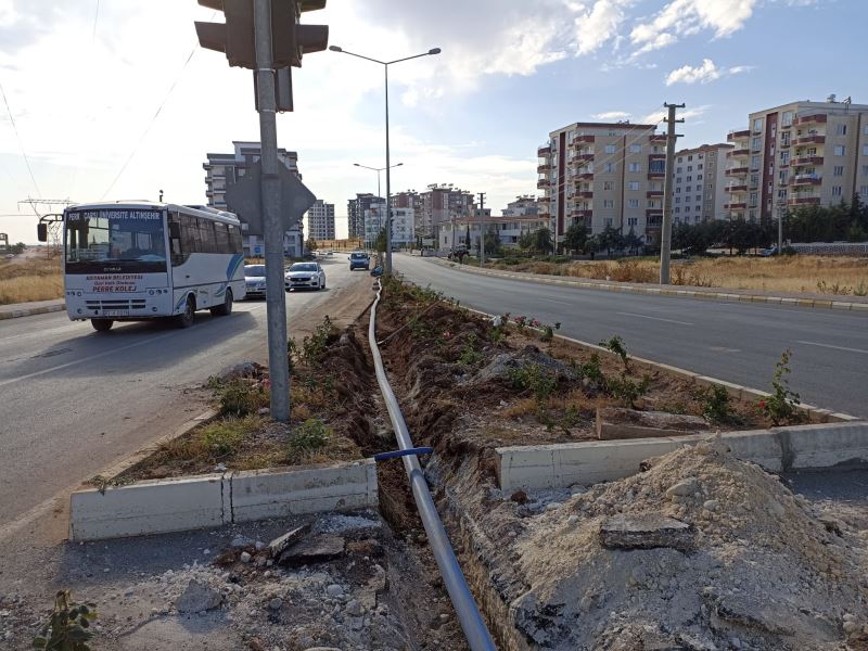 REFÜJLERE OTOMATİK SULAMA SİSTEMİ DÖŞENİYOR