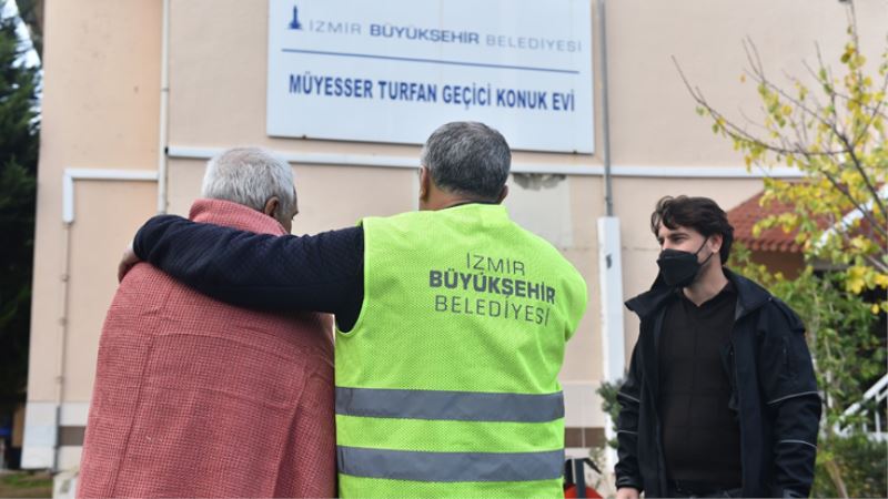 Dondurucu soğuklarda evsizlere İzmir Büyükşehir Belediyesi kucak açıyor