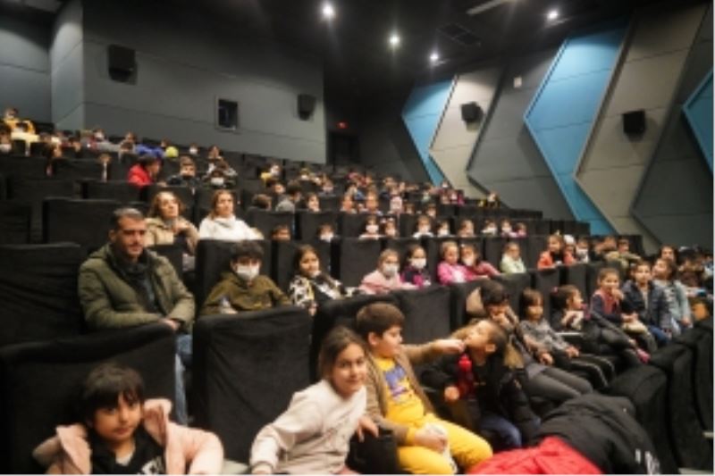 8 bin 640 öğrenci sinema keyfi yaşadı