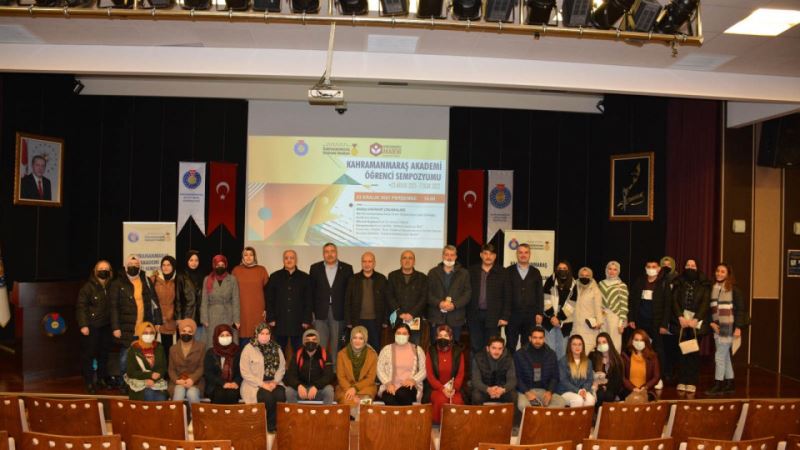 Akademi Öğrencilerinden Safahat Okumaları Atölyesi Paneli