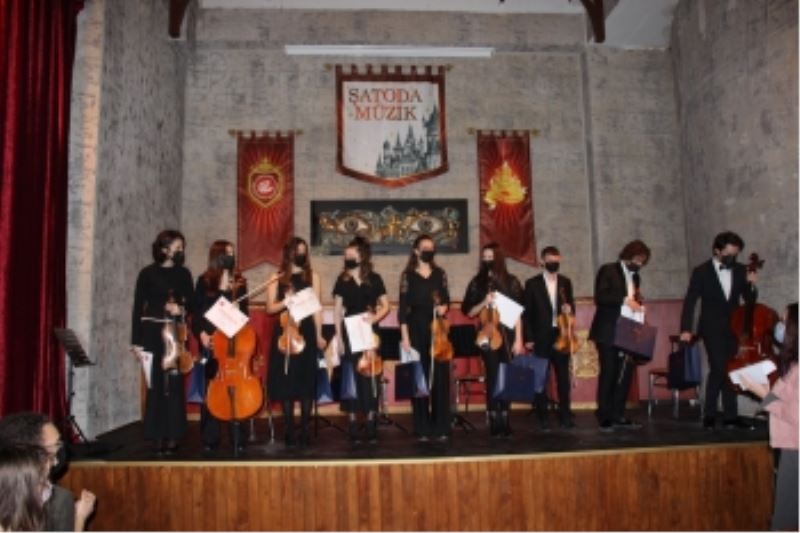 BEETHOVEN VE SCHUBERT’İN BESTELERİ MASAL ŞATOSUNDA