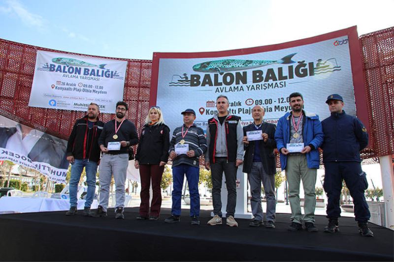 Konyaaltı’nda balon balığı avı