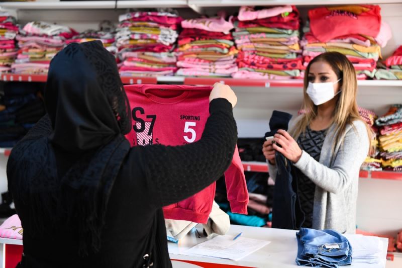 Mersin Büyükşehir’in Dar Gelirliye Kıyafet Desteği Sürüyor
