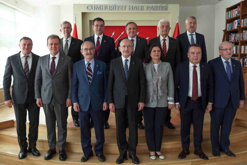 MİLLET İTTİFAKI BELEDİYE BAŞKANLARI HUKUKSUZLUĞA KARŞI TEK YÜREK