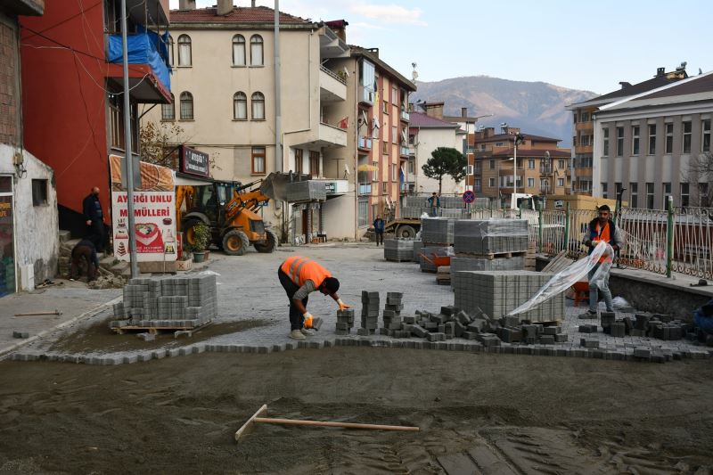 HASTANE CADDESİ KİLİT PARKE ÇALIŞMALARI BAŞLANDI