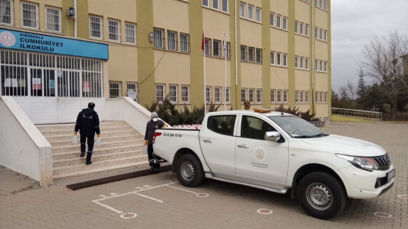 BELEDİYE’DEN OKULLARA BİN LİTRE DEZENFEKTAN
