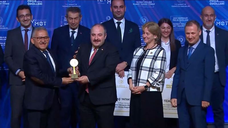 Başkan Büyükkılıç Ödülünü Bakan Varank’ın Elinden Aldı