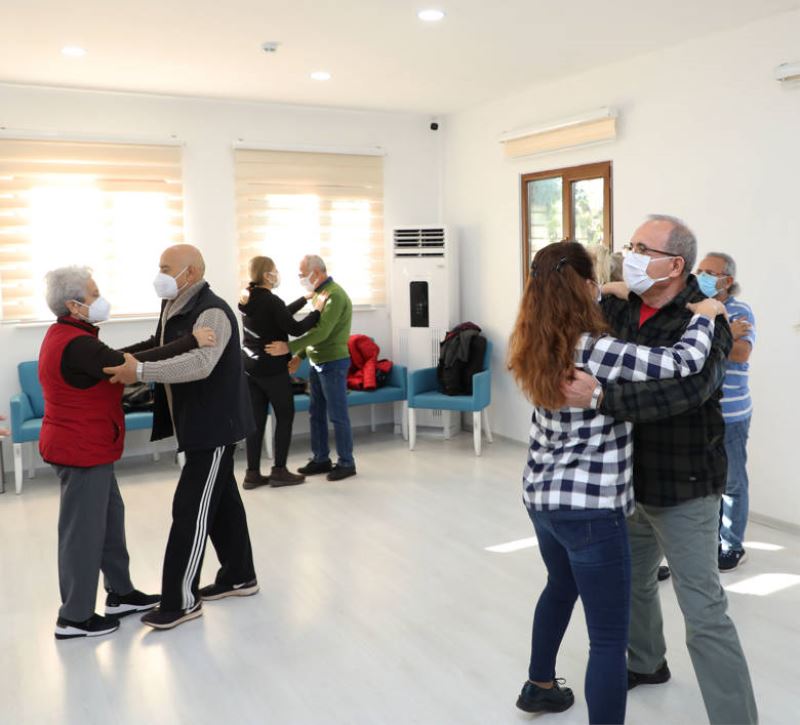 Aktif Yaşlı Merkezi’nin yaşlı bireyleri dans pistine çıktı