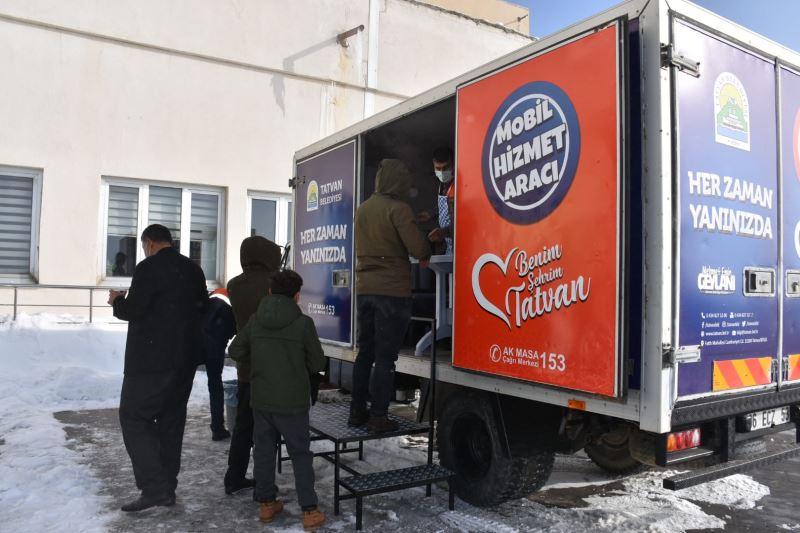 Mobil İkram Aracıyla Gönülleri Isıtıyor