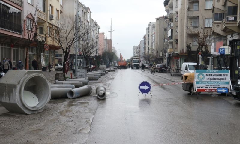 Akhisar’ın Prestij Caddelerinde Hummalı Çalışma