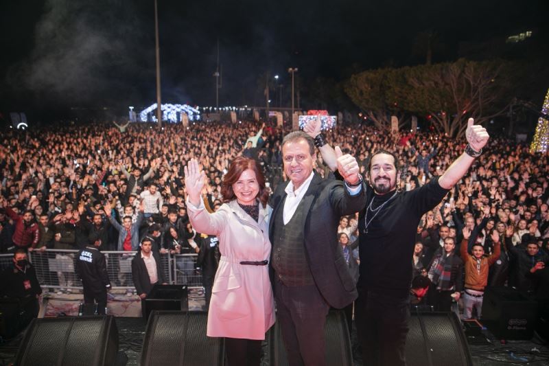 Mersinliler 2022’yi Başkan Seçer’le Birlikte ‘Sokak Partisi’nde Karşıladı