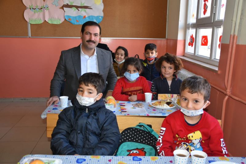 Başkan Geylani, Kırkbulak Köyü’nde Öğrencileriyle Yerli Malı Haftasını Kutladı