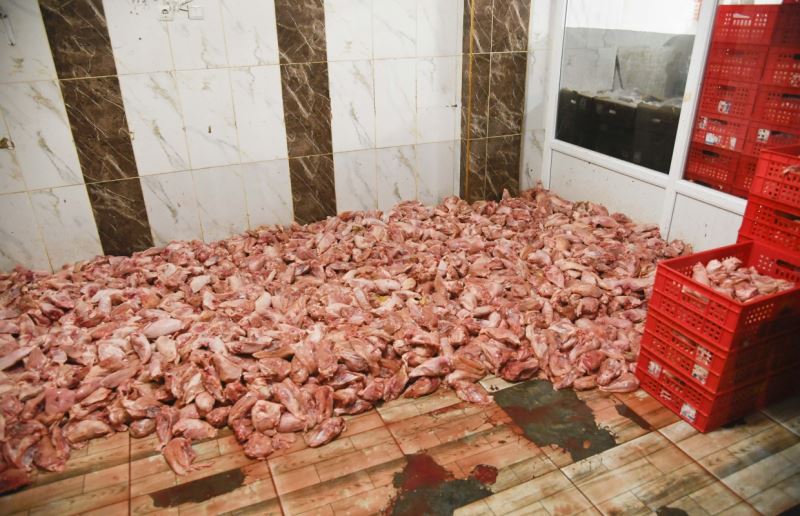 Yılbaşı için piyasaya sürülmek üzere 2 ton sağlıksız tavuk etine el konuldu